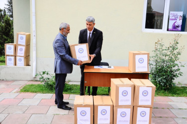 Azerbaijan Trade Unions Confederation distributes gifts