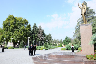 Yüksək bal toplayan məzunlarla görüş keçirilib