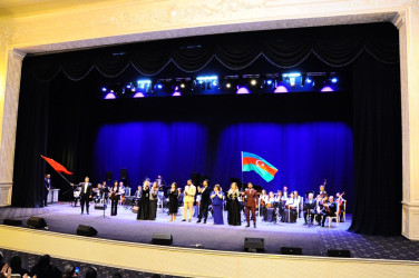 Vətən müharibəsi şəhidlərinin ailə üzvləri “Yaşat” adlı konsert proqramında iştirak edib