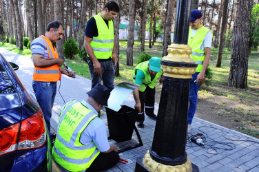 Şəhər ərazisində parklara yeni oturacaqlar quraşdırılıb