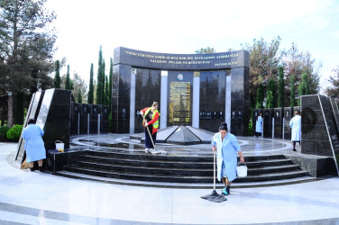В Мемориальном комплексе и вокруг могил Шехидов проведены ремонтно-восстановительные и очистительные работы