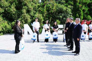 Yüksək bal toplayan məzunlarla görüş keçirilib