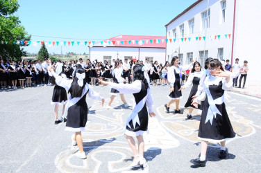 Naftalan məktəblərində "Son zəng" çalınıb