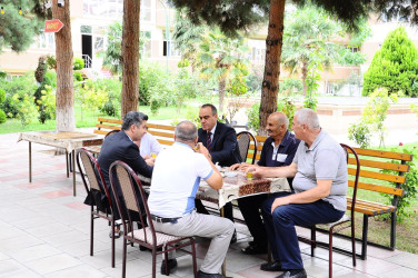 The head of Executive Power with tourists – in "Gözəl Naftalan"