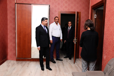 The head of Executive Power with tourists – in ”Sehrli Naftalan"