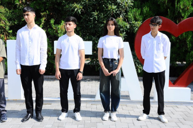 Yüksək bal toplayan məzunlarla görüş keçirilib