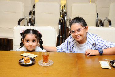 Yeni dərs ili ərəfəsində məktəbli şəhid və qazi övladları ilə görüş