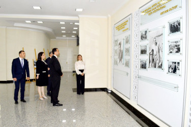 İcra başçısı Ulu Öndərin abidəsini ziyarət edib