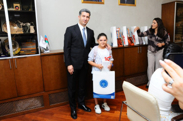 Yeni dərs ili ərəfəsində məktəbli şəhid və qazi övladları ilə görüş