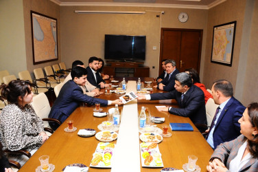 Özbəkistanlı qonaqlar Naftalanda olublar