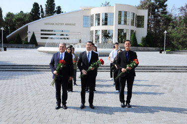 A meeting was held with graduates who scored high marks