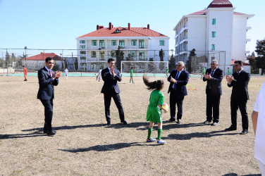 Naftalanda gənc idmançılara idman geyimləri, toplar hədiyyə edilib