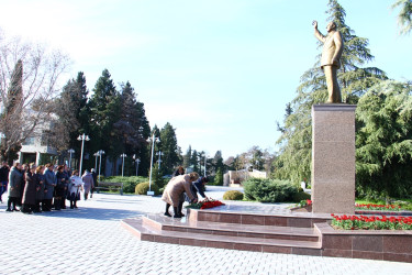 Выражение бесконечного почтения памяти вечного лидера