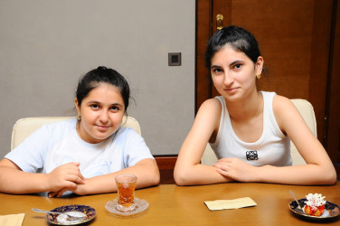 Yeni dərs ili ərəfəsində məktəbli şəhid və qazi övladları ilə görüş