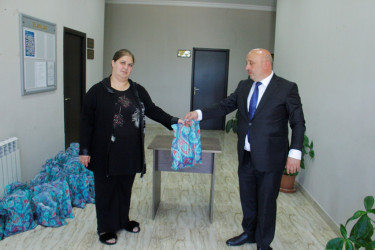 Qurban bayramı münasibəti ilə bayram sovqatı paylanılıb