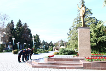 Выражение бесконечного почтения памяти вечного лидера