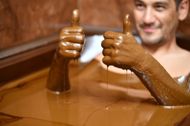 В международный туристический центр Нафталан продолжается приток туристов