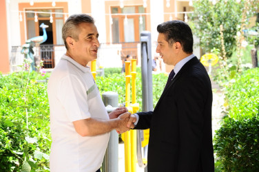 Head of Executive Power with tourists - in “Naftalan Müalicə Sağlamlıq Mərkəzi”