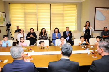 Yeni dərs ili ərəfəsində məktəbli şəhid və qazi övladları ilə görüş