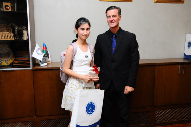 Yeni dərs ili ərəfəsində məktəbli şəhid və qazi övladları ilə görüş