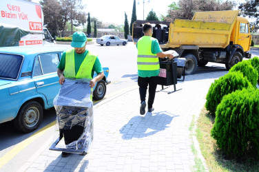 Şəhər ərazisində parklara yeni oturacaqlar quraşdırılıb