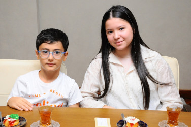 Yeni dərs ili ərəfəsində məktəbli şəhid və qazi övladları ilə görüş