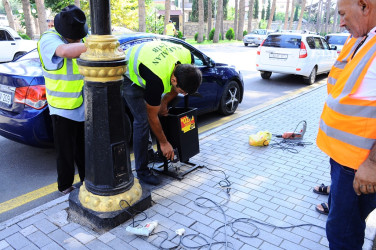 Şəhər ərazisində parklara yeni oturacaqlar quraşdırılıb