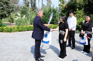 Yüksək bal toplayan məzunlarla görüş keçirilib