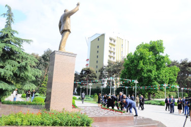 Ulu Öndər Heydər Əliyevin anadan olmasının 100 illik yubileyi münasibətilə konfrans keçirilib