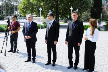 Yüksək bal toplayan məzunlarla görüş keçirilib