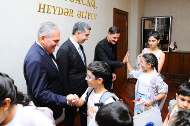 Yeni dərs ili ərəfəsində məktəbli şəhid və qazi övladları ilə görüş