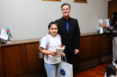 Yeni dərs ili ərəfəsində məktəbli şəhid və qazi övladları ilə görüş