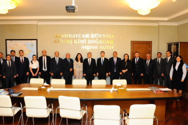 İcra Hakimiyyətinin əməkdaşına medal təqdim edilib