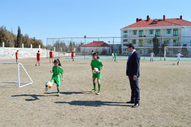 Naftalanda gənc idmançılara idman geyimləri, toplar hədiyyə edilib