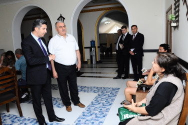 Head of Executive Power with tourists - in “Naftalan Müalicə Sağlamlıq Mərkəzi”