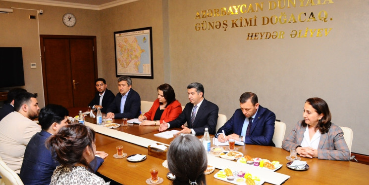 Özbəkistanlı qonaqlar Naftalanda olublar