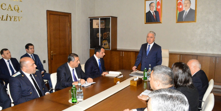 Naftalan Şəhər İcra Hakimiyyətinin başçısı kollektivə təqdim olunub