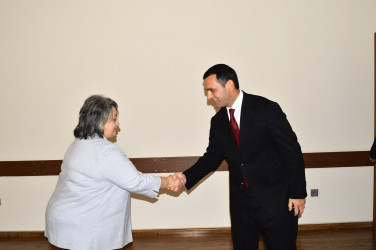 Şəhər İcra Hakimiyyətinin başçısı şəhid anası ilə görüşüb