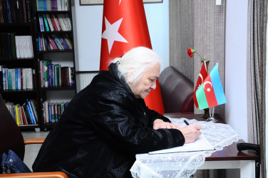 Mother Zeynab helped the victims in the center of Turkey