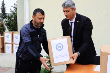 Azerbaijan Trade Unions Confederation distributes gifts